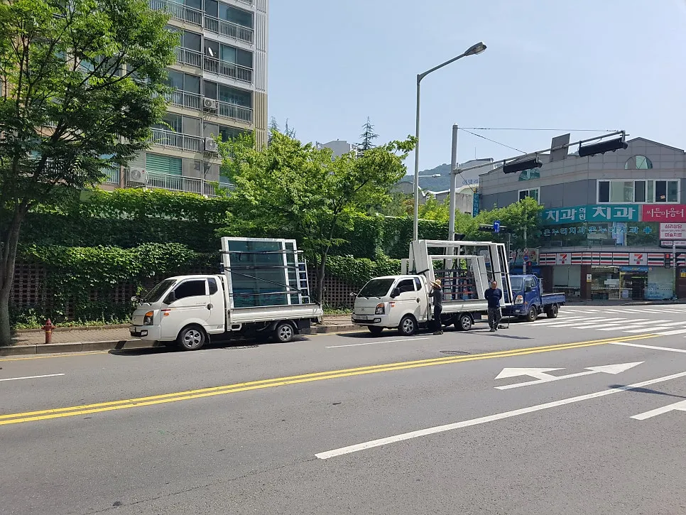 광주 서구 풍암동 금호아파트 KCC 창호 시공 사진 20 — 하루에 장비대만 백만원 이랍니다