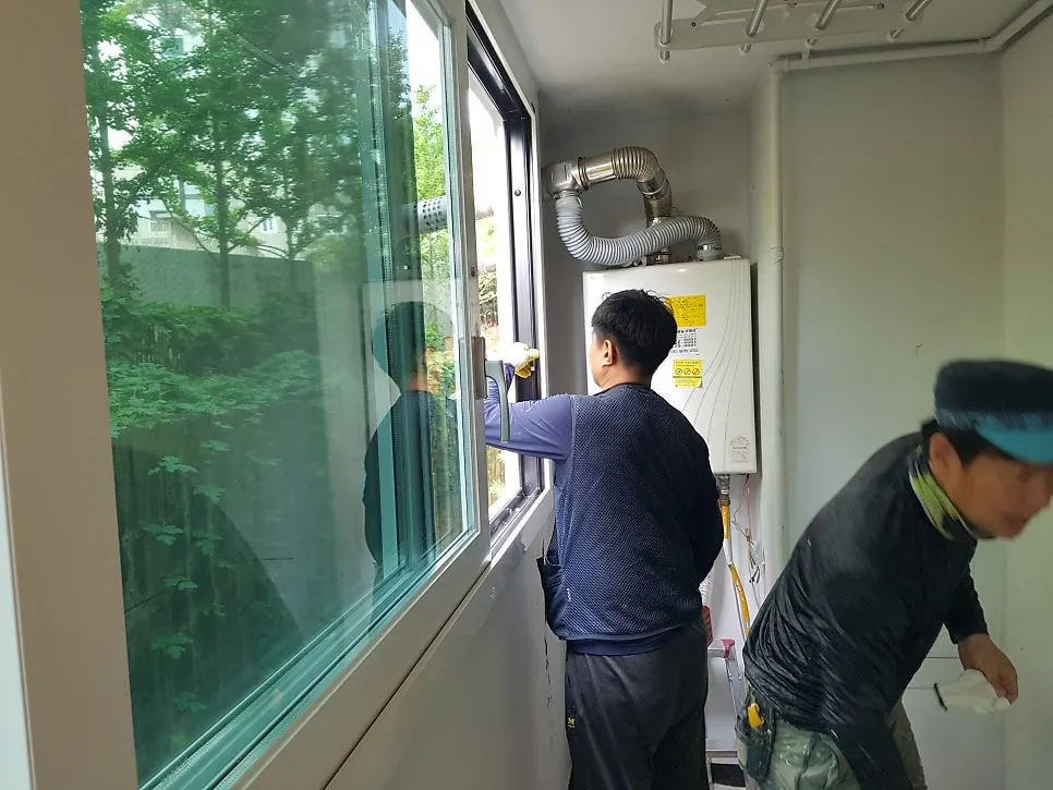광주 남구 진월동 삼익1차아파트 KCC 창호 시공 사진 25 — 실리콘 작업까지 깔끔하네요