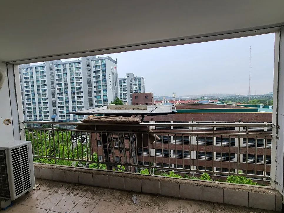 광주 광산구 월계동  KCC 창호 시공 사진 13 — 이 아파트는 창이 큼직큼직하고 창 갯수도 많습니다.