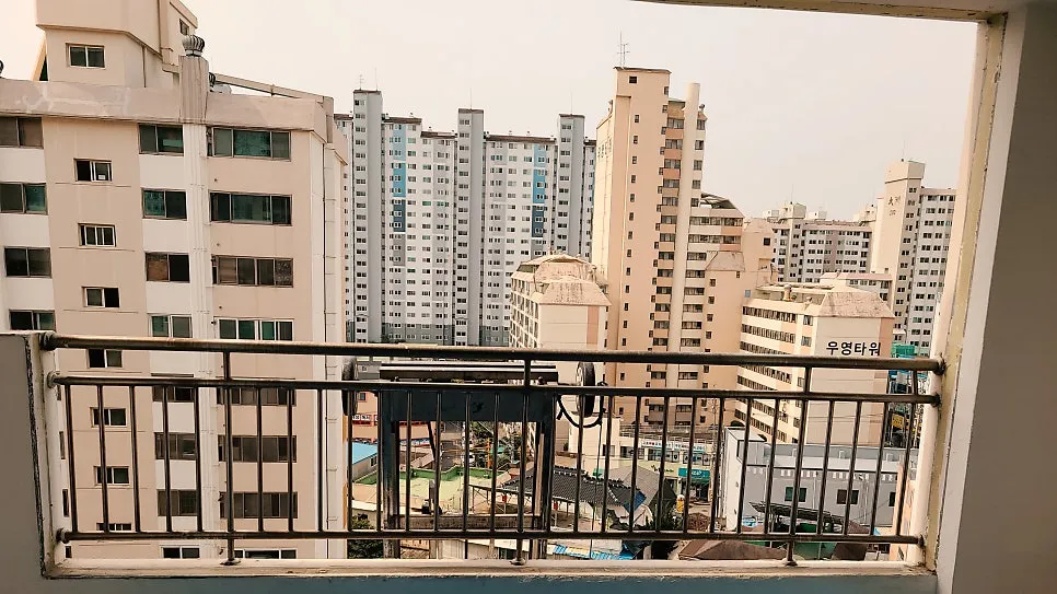 광주 북구 용봉동 중흥아파트 KCC 창호 시공 사진 7 — 오래된 창호를 사용하고 계시다면 지금! 교체를 생각해 볼 때입니다.