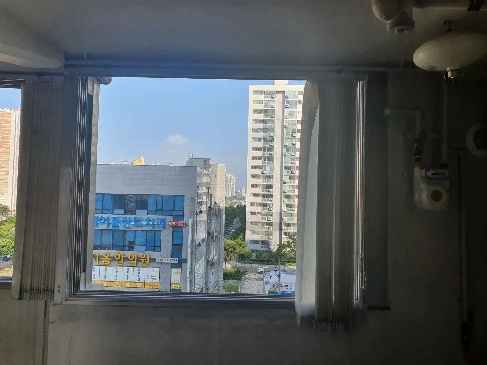 광주 북구 양산동 양산타운 KCC 창호 시공 사진 3 — 오늘 시공 할 집의 기존 창호를 함께 보실까요?