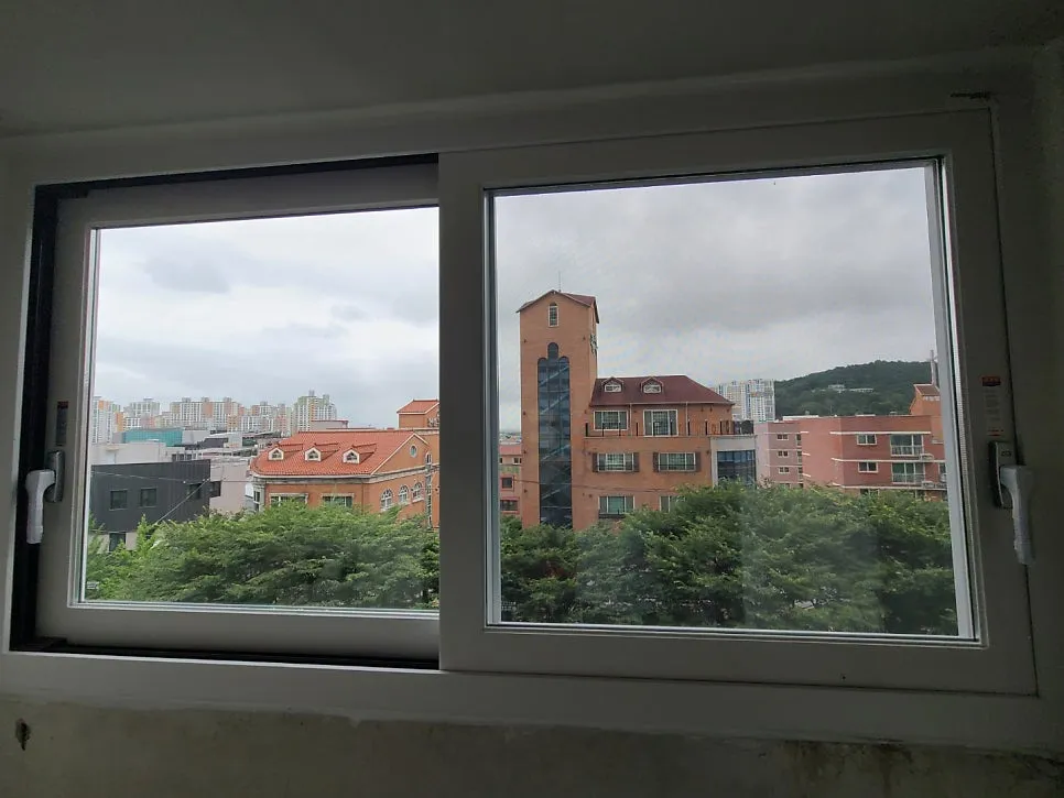 광주 북구 양산동 일신아파트 KCC 창호 시공 사진 15 — KCC발코니 창호 시공 후 어떻게 바뀌었을까요?