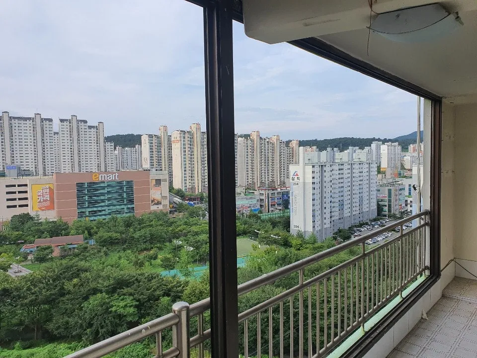광주 남구 봉선동 무등파크 KCC 창호 시공 사진 4 — 그럼 창호 교체 전 사진을 봐보실까요?