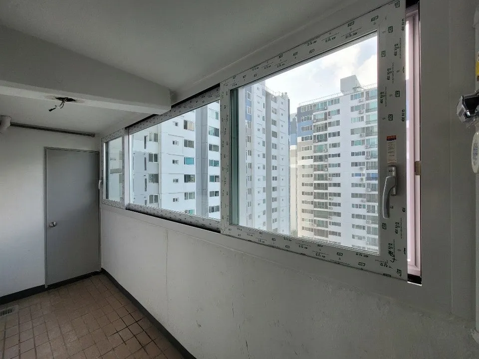 광주 북구 운암동  KCC 창호 시공 사진 19 — KCC발코니 창호 시공 후 어떻게 바뀌었을까요?