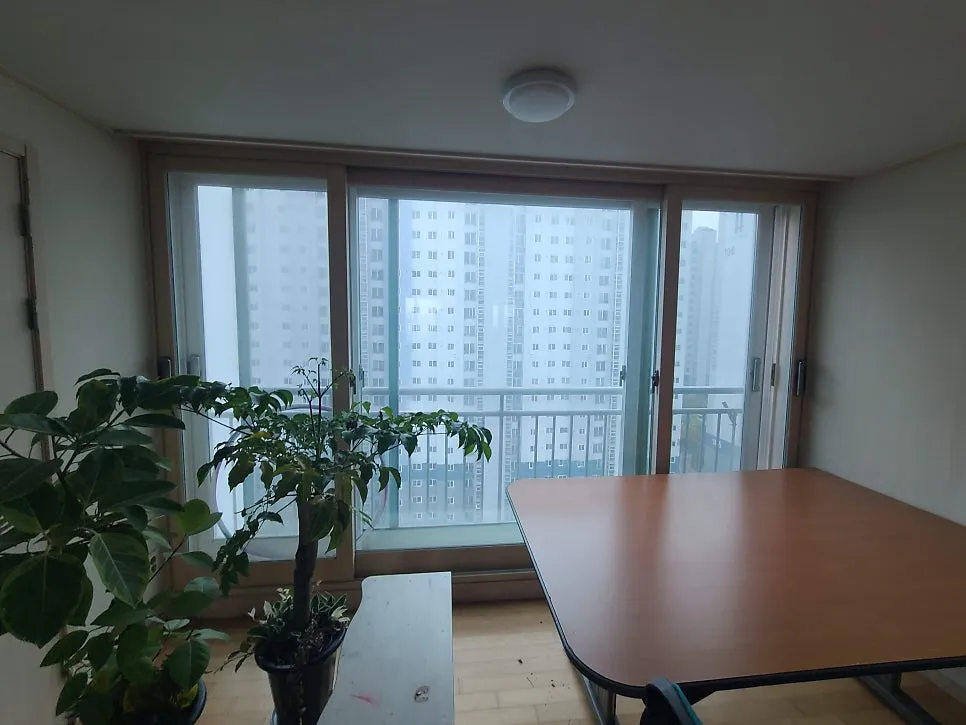 광주 남구 봉선동  KCC 창호 시공 사진 8 — 교체 전 창호를 봐보실까요?