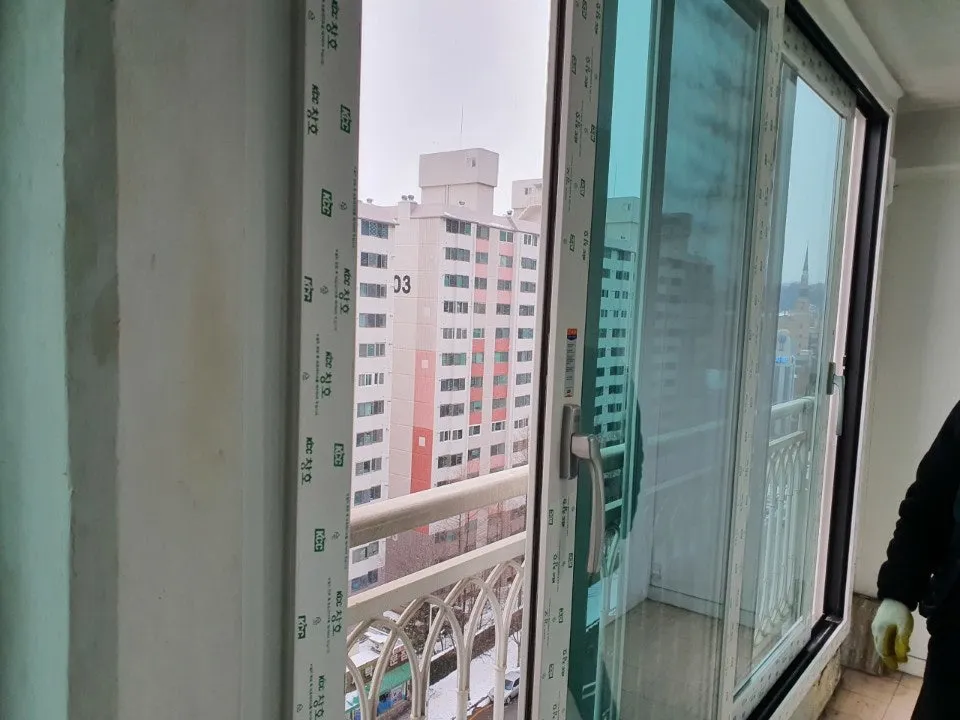 광주 북구 일곡동 쌍용아파트 KCC 창호 시공 사진 8 — 이번 고객님도 마찬가지로 빠른 시공으로 인해 상당히 만족하셨는데요!