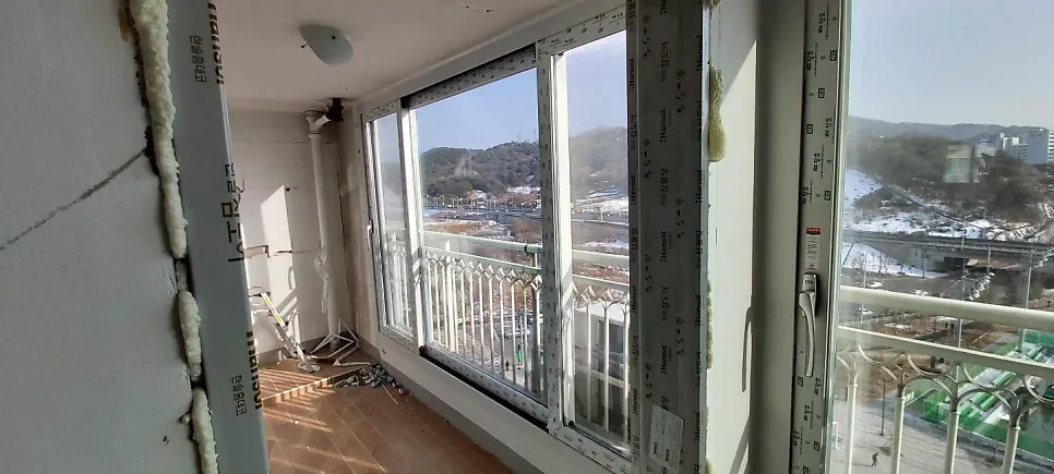 광주 남구 진월동  KCC 창호 시공 사진 11 — 저도 탁 트읜 발코니 풍경이 너무 부러웠습니다 ㅠㅠ