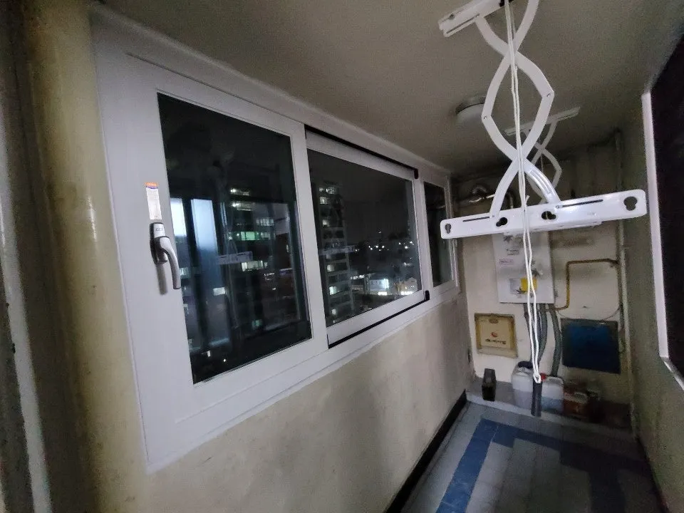 전북 전주 전주상산타운 KCC 창호 시공 사진 4 — : 자동 핸들로 방범 기능과 함께 기밀 성능을 확대했습니다.
