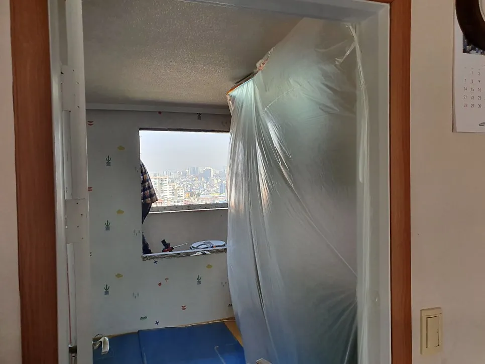 광주 남구 진월동 중흥아파트 KCC 창호 시공 사진 7 — 사진에서도 보실 수 있게 그 현장을 직접 찍어왔답니다 :)