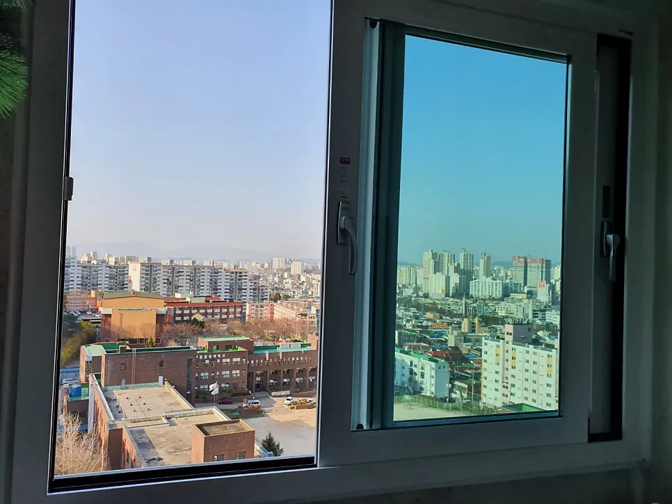 광주 남구 진월동 중흥아파트 KCC 창호 시공 사진 15 — 우리 쓰니 여러분도 그럴까요 ?