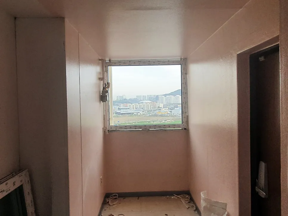 광주 광산구 송정동 명지아파트 KCC 창호 시공 사진 12 — [공사전] 주변청소중이랍니다