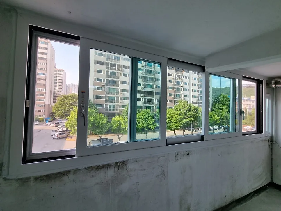 광주 북구 각화동 금호아파트 KCC 창호 시공 사진 7 — e · MAX Club 인증 허가 업체만이 마크를 사용할 수 있습니다