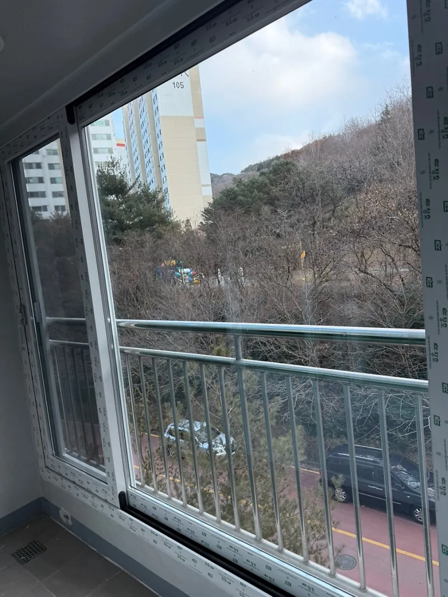 광주 서구 풍암동  KCC 창호 시공 사진 9 — KCC발코니 샷시 시공 후 어떻게 바뀌었을까요?