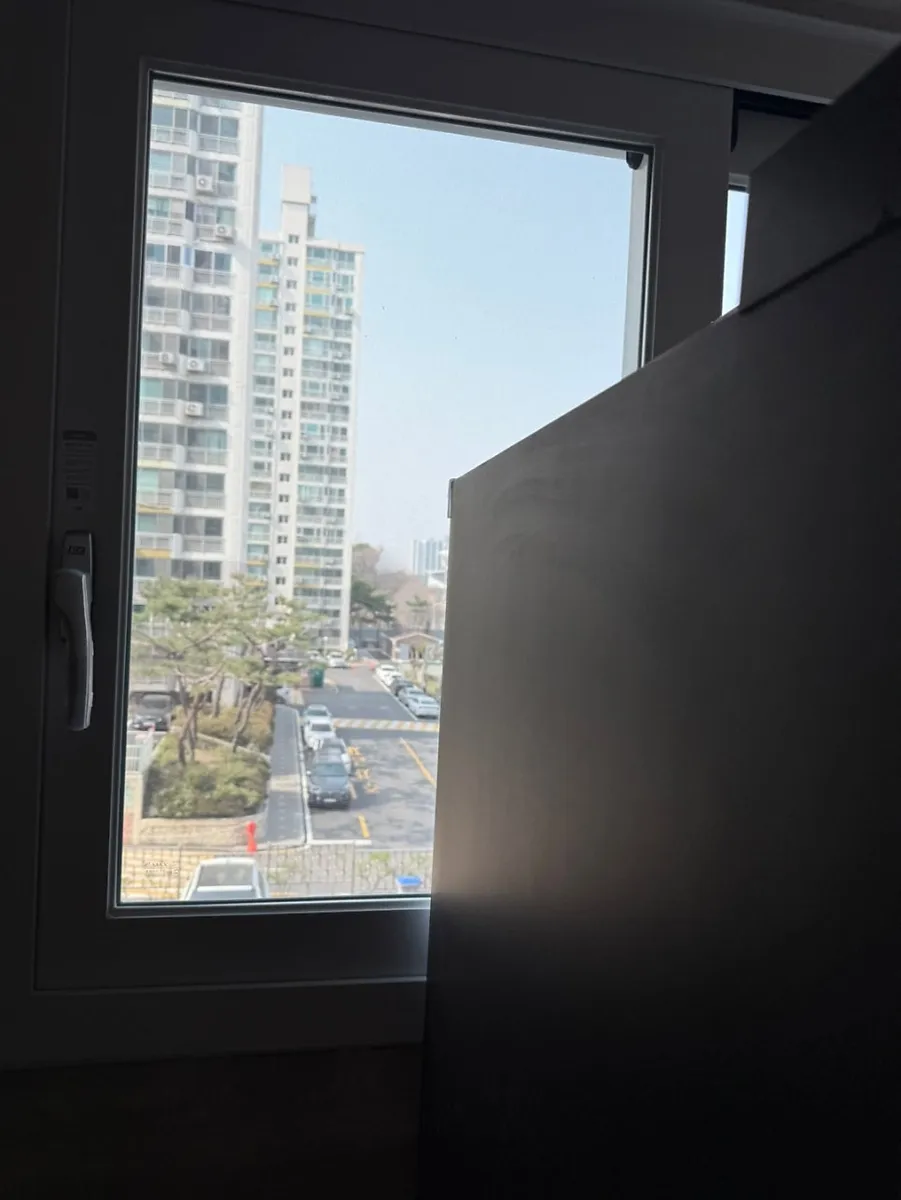 광주 서구 풍암동 풍암초등학교 KCC 창호 시공 사진 8 — 그럼 시공후 사진 확인하시죠