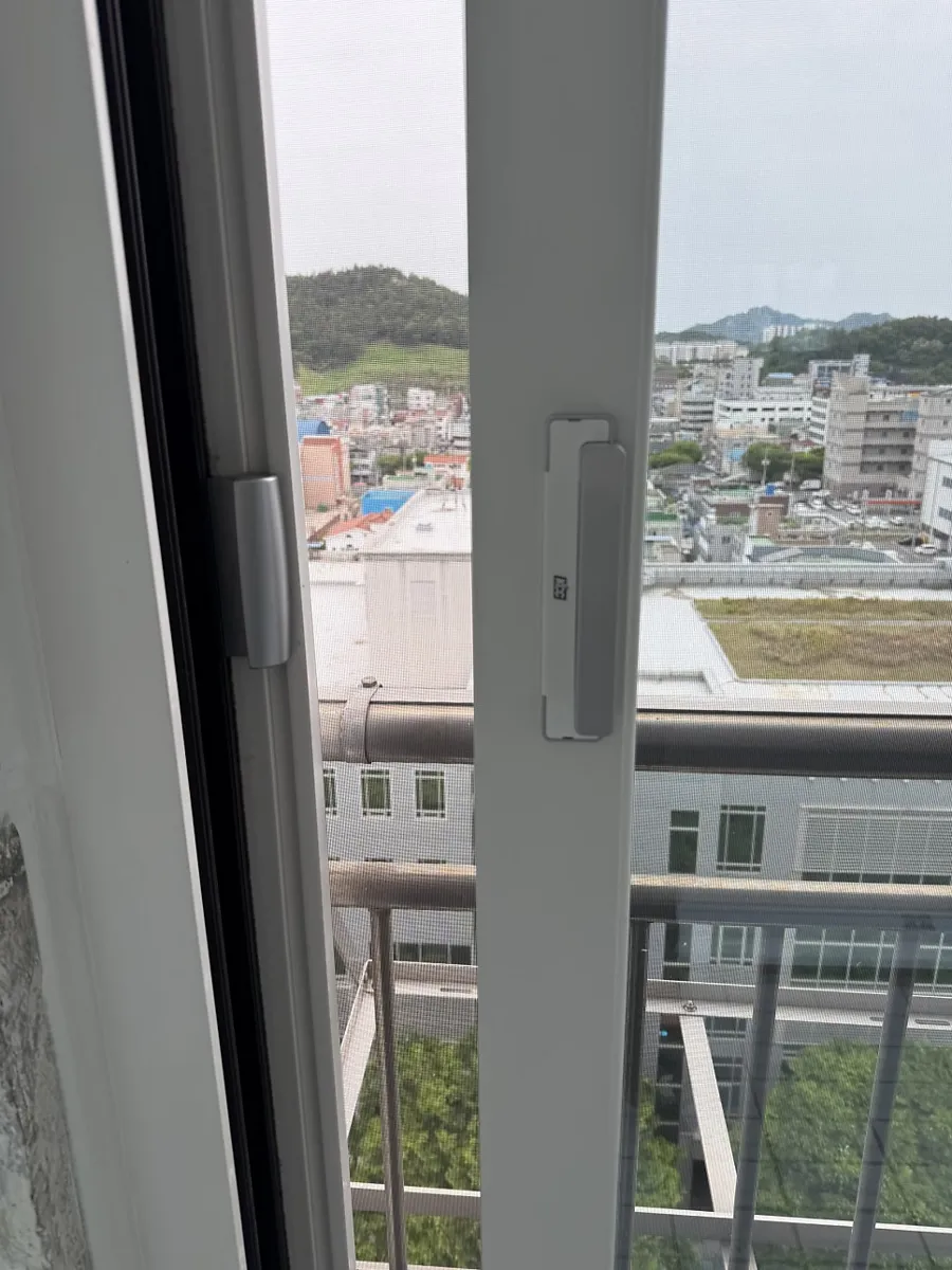 전남 목포 우성아파트 KCC 창호 시공 사진 10 — “공사 티도 안 나고 너무 깔끔하게 끝났다”는 고객님의 후기가 인상 깊었습니다.