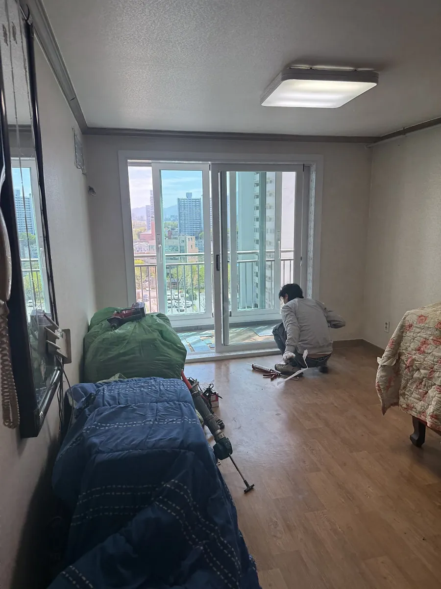 광주 광산구 운남동 운남주공 KCC 창호 시공 사진 3 — 거주 세대 시공의 정석을 지금 바로 확인해 보세요!