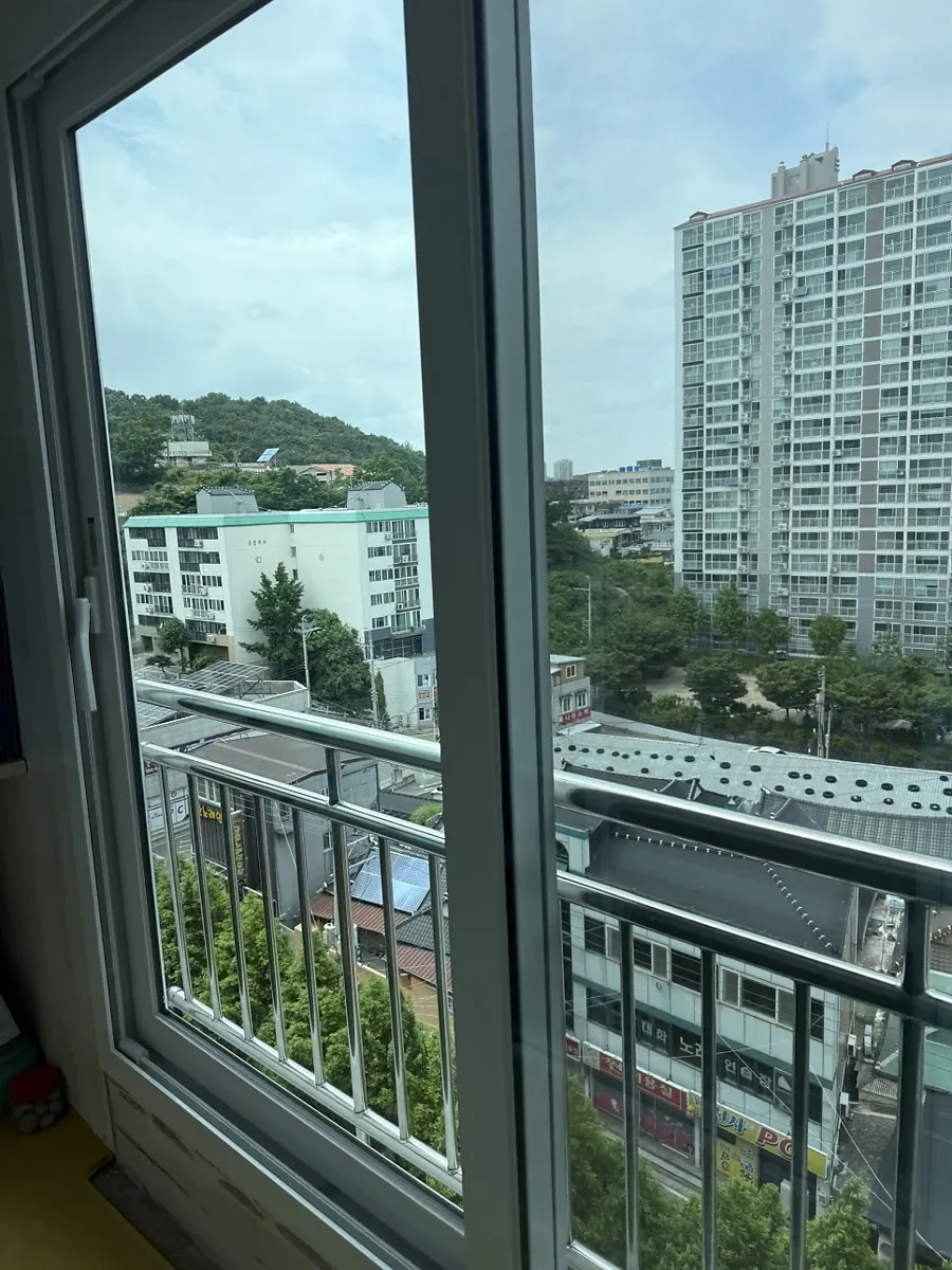 전남 목포 KCC 창호 시공 사진 4 — 시공 후 가벼운 정돈만으로 즉시 일상생활로 복귀하실 수 있도록 철저하게 작업해 드렸습니다.
