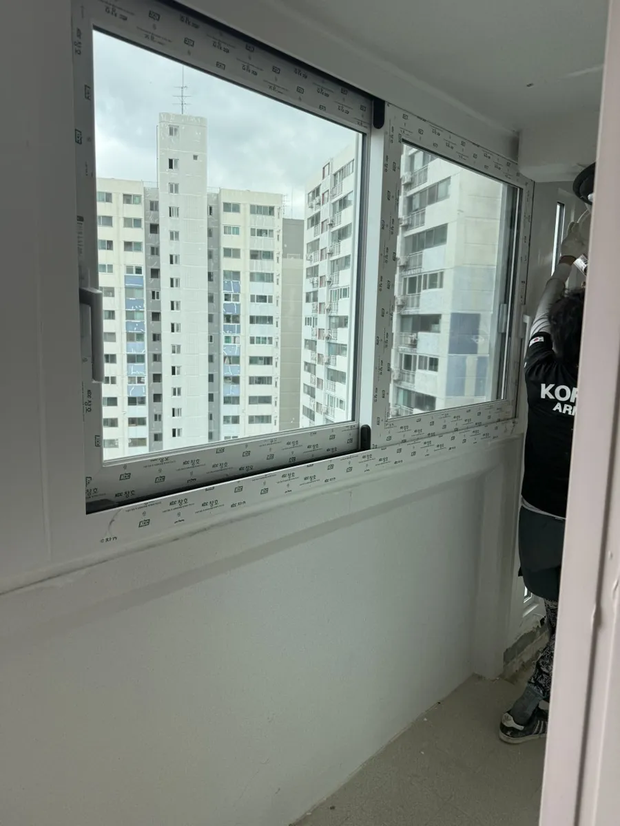 광주 북구 용두동  KCC 창호 시공 사진 2 — 발코니 공간도 창의 쓰임에 맞춰