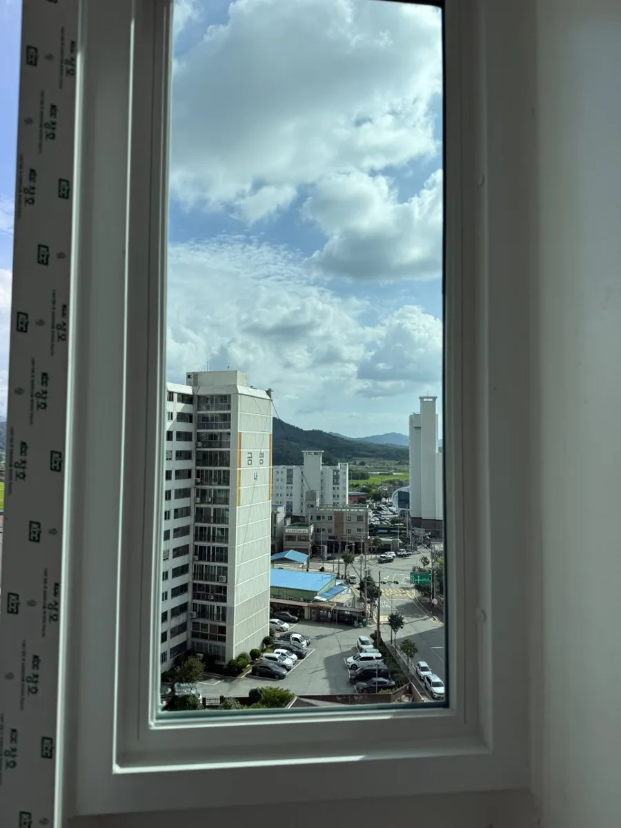 전남 해남 청우아파트 KCC 창호 시공 사진 5 — 개폐할 때 걸림이나 흔들림이 없는지 확인했습니다.