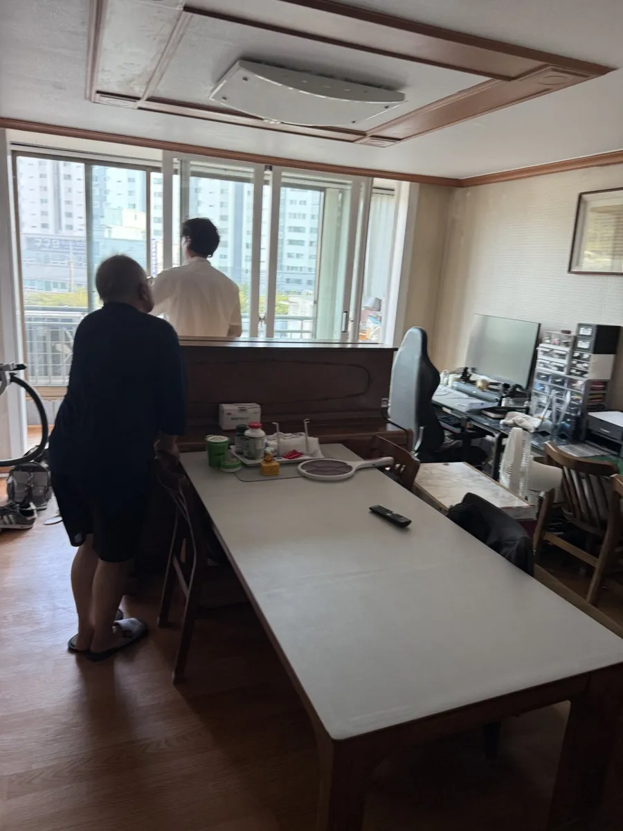 광주 북구 양산한양아파트 KCC 창호 시공 사진 1 — 오늘 소개할 곳은 광주 북구 양산동 양산한양아파트입니다. 거주 중인 세대에서 집 전체가 아닌 창 한 틀만 교체한 부분 시공 현장인데요. 필요한